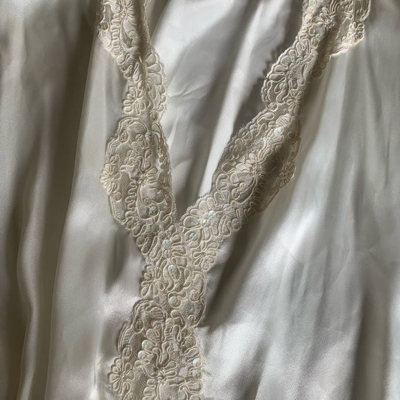 Victoria Secret Robe - Picture 2 of 5